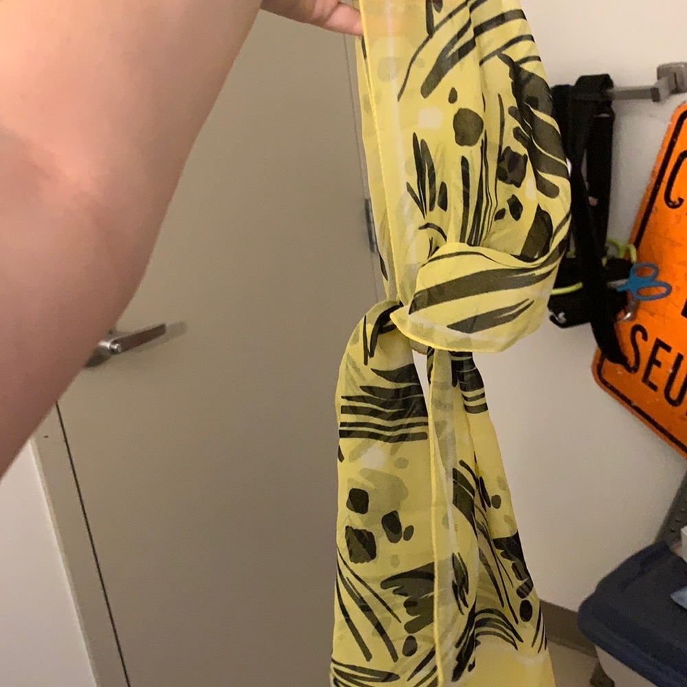 scraf never worn